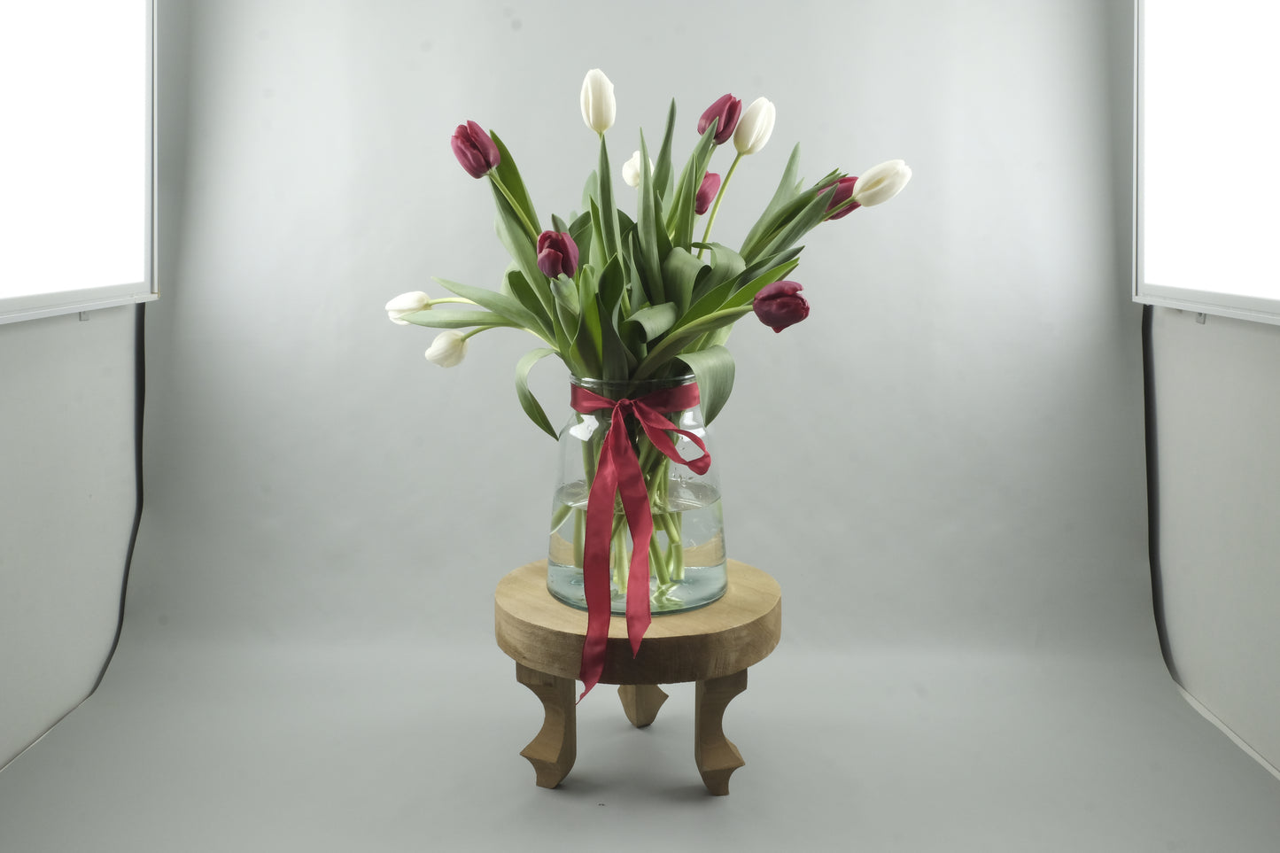 Mix red and white tulips - 15 stems