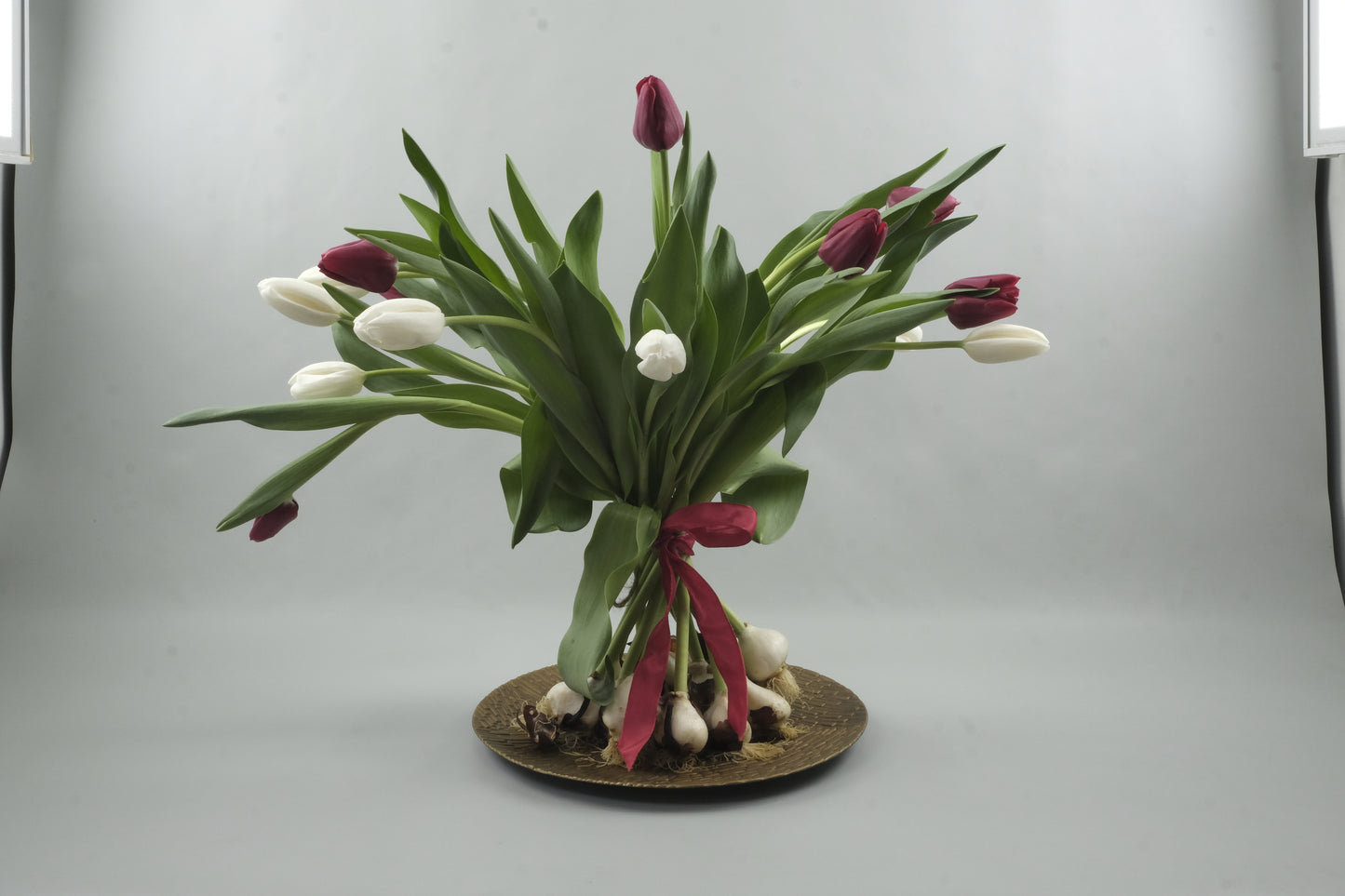 Mix red and white tulips - 15 stems
